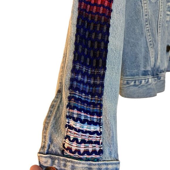 Anthropologie Levi's embroidered jean jacket S - Picture 3 of 16